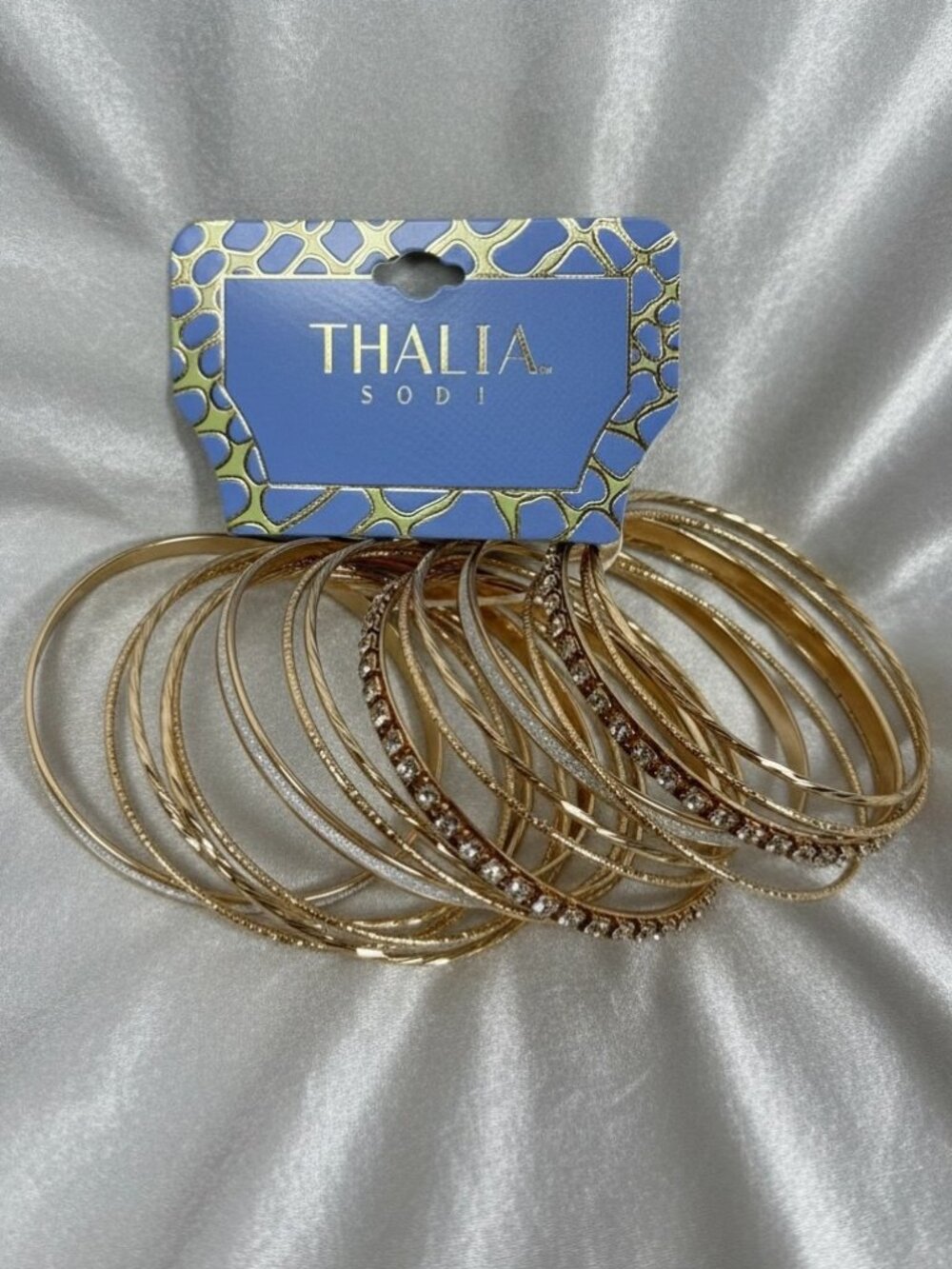 Thalia Sodi Gold 17 bracelets